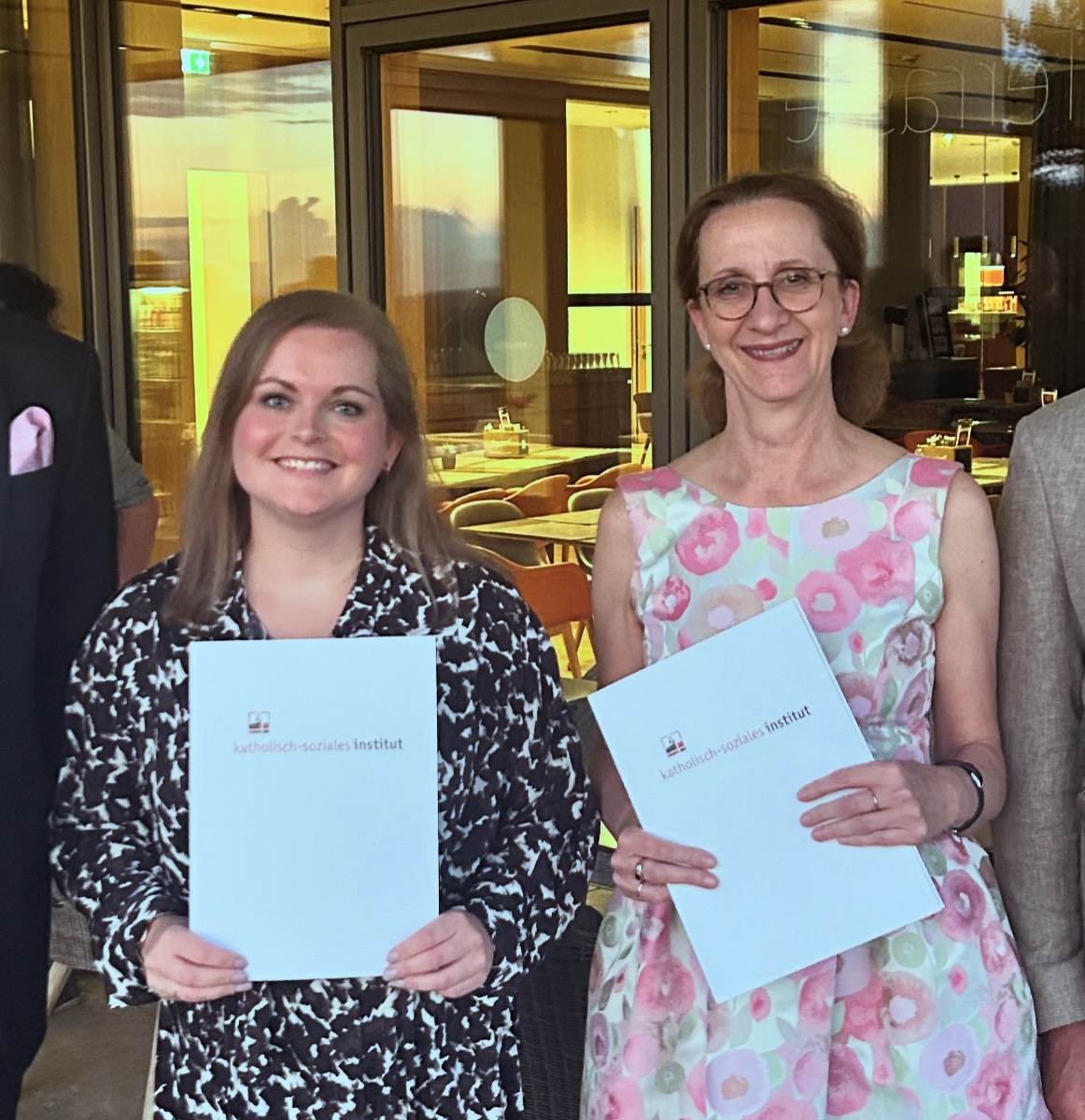 Zwei neue Medienpädagoginnen im KI: Nicole Mahr (l.) und Margit Retterath-Offner (c) KI Aachen